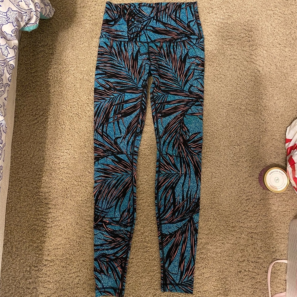 Lululemon RARE tropical set